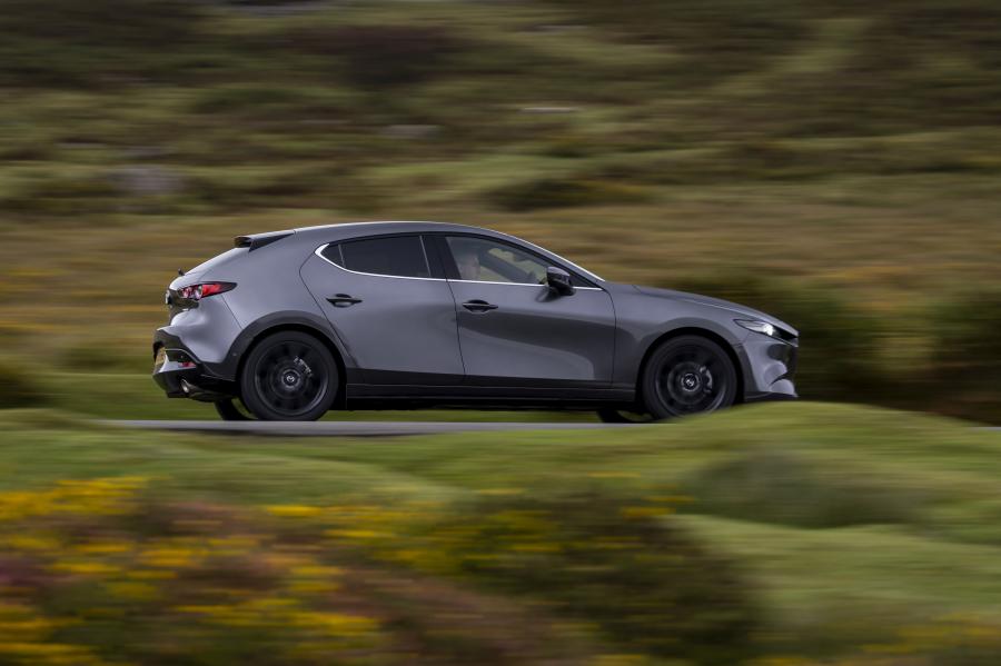  Mazda3 Skyactiv-X AWD Hatchback (BP) 2019 года  (UK) (фото 2 из 42)